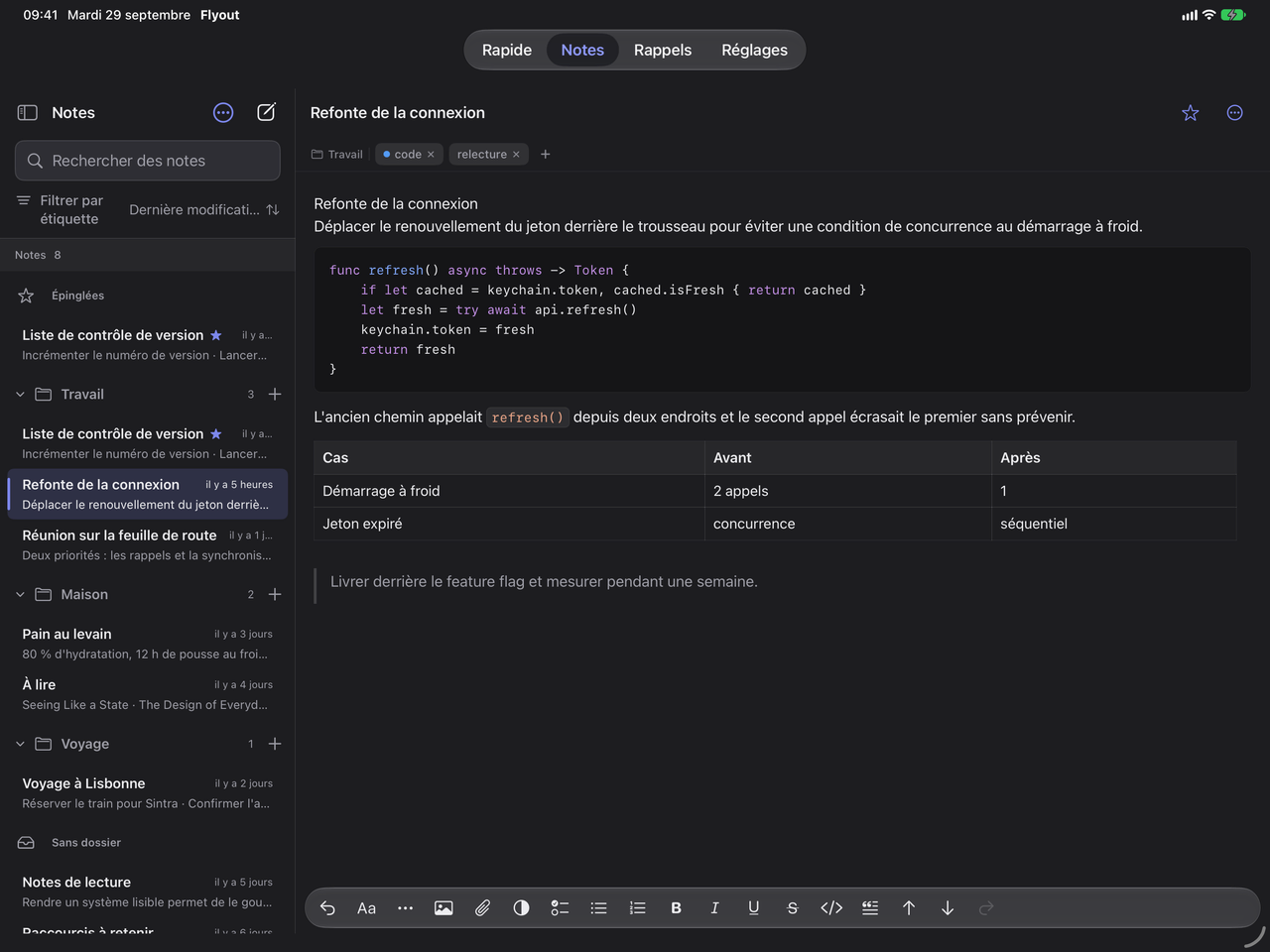 Flyout sur iPad : liste des notes à côté de l’éditeur Auth refactor, bloc de code, tableau et barre de mise en forme.