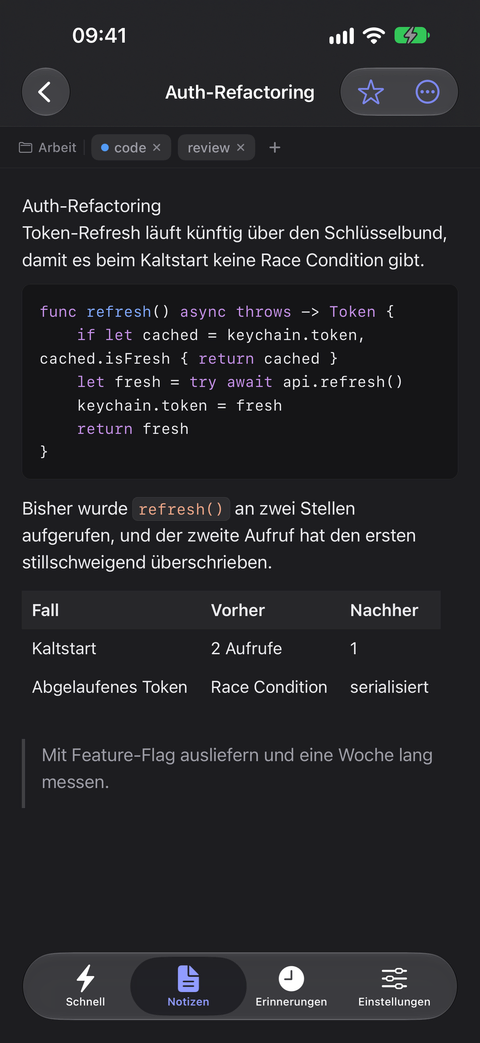 Flyout auf dem iPhone mit der Notiz Auth refactor, Tags und einem Codeblock mit Syntaxhervorhebung.