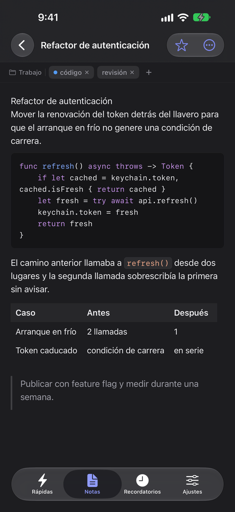 Flyout en iPhone con la nota Auth refactor, etiquetas y un bloque de código con resaltado de sintaxis.