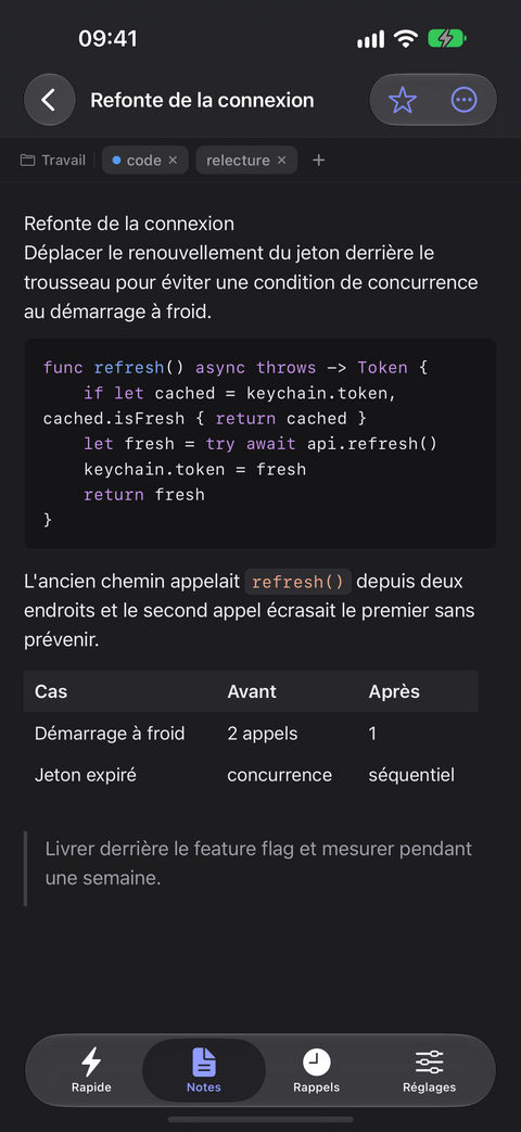 Flyout sur iPhone avec la note Auth refactor, des tags et un bloc de code avec coloration syntaxique.